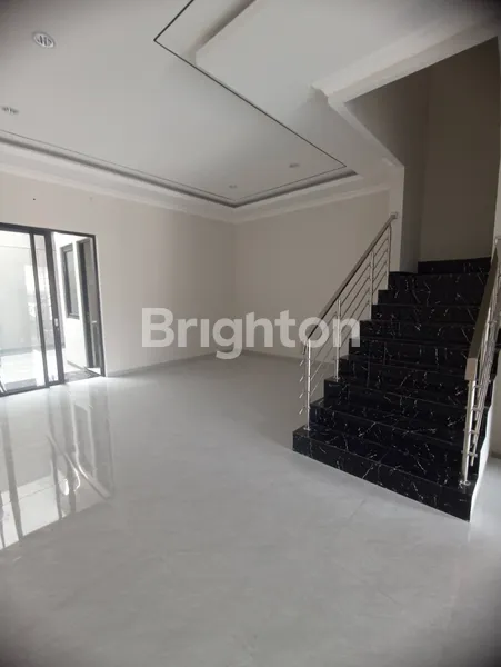 image RUMAH GRESS 2 LANTAI MANYAR KERTOADI TENGAH KOTA SURABAYA TIMUR (2)