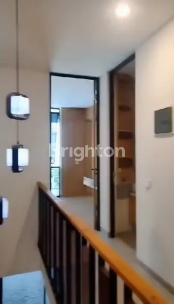 image RUMAH MINIMALIS CENTRAL PARK MERR SIAP HUNI LOKASI STRATEGIS DEKAT UPN (5)