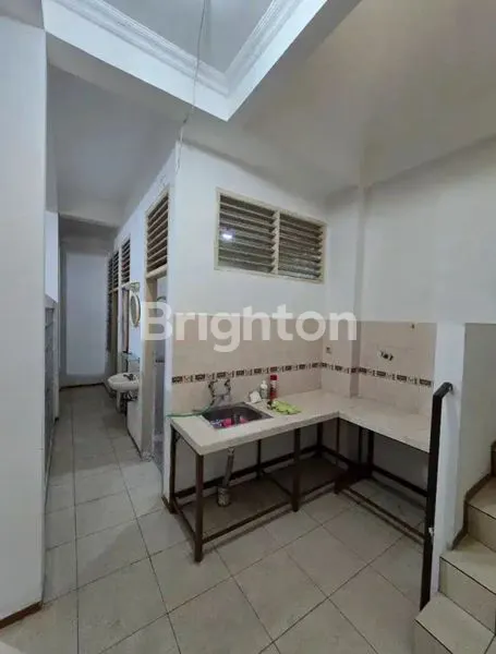 image RUMAH 2 LANTAI SHM 3KT DI JL JERUK BALI (3)