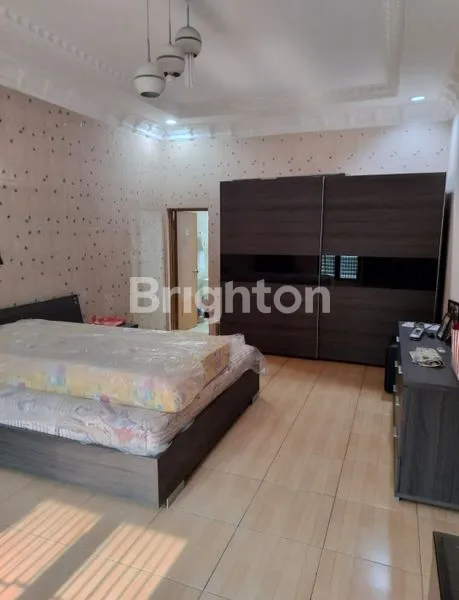 image RUMAH MEWAH 2½ LANTAI SEMI FURNISHED KOMP. CITRA GARDEN, JAKARTA BARAT (3)