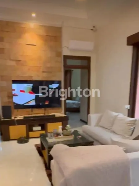 RUMAH ESTETIK TENGAH KOTA