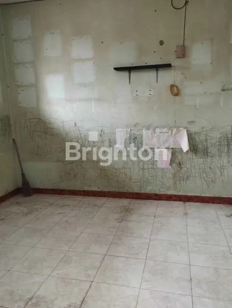 image RUMAH BENDUL MERISI PERLU RENOVASI LOKASI STRATEGIS DEKAT MARGOREJO (2)