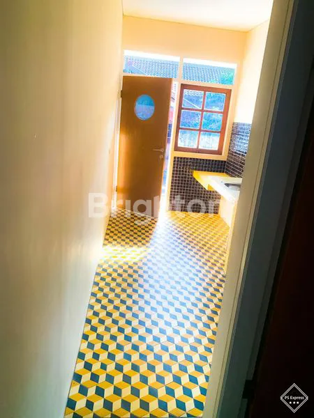 image JUAL RUMAH CANTIK DAN TERAWAT, SIAP HUNI DI LOKASI STRATEGIS (2)