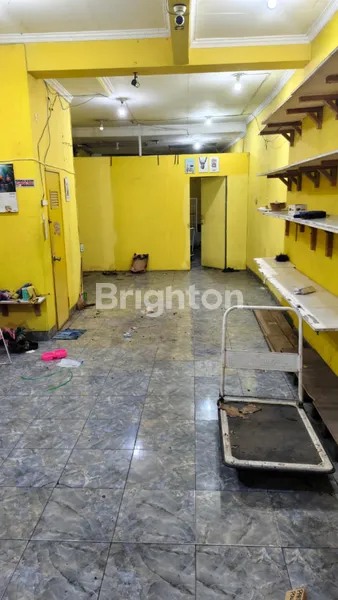 TOKO DEKAT KAMPUNG BATIK LAWEYAN DAN PASAR JONGKE