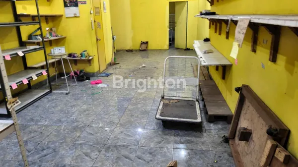 image TOKO DEKAT KAMPUNG BATIK LAWEYAN DAN PASAR JONGKE (3)