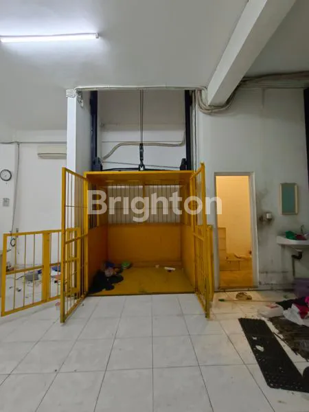 image RUKO STRATEGIS DI JALAN GATOT SUBROTO – SIAP USAHA & INVESTASI! (5)