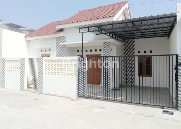 image RUMAH 1 LANTAI DI CLUSTER KARANGASEM DEKAT FASILITAS UMUM (1)