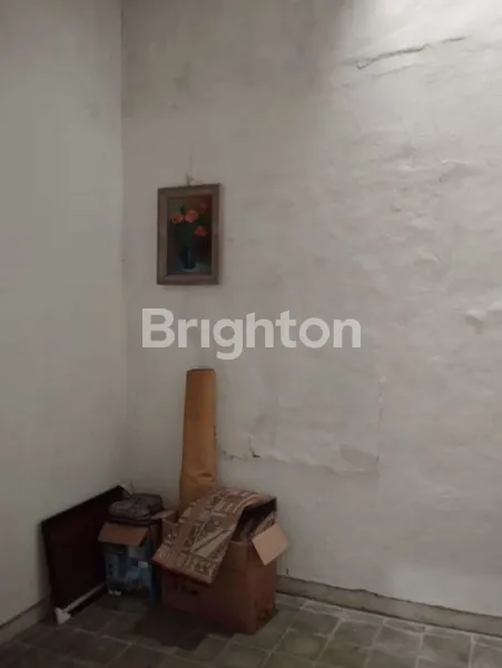 image RUMAH STRATEGIS PUSAT KOTA MADIUN! SHM ATAS NAMA KAKEK AMAN UNTUK AHLI WARIS. HARGA 900 JUTA NEGO. (7)