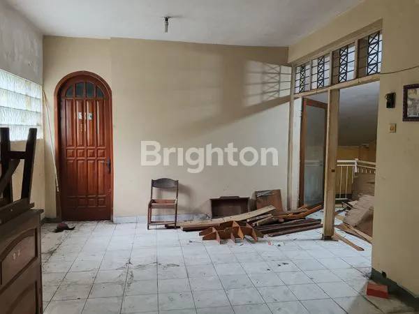 image RUKO LEBAR 10 METER LOKASI SANGAT STRATEGIS PUSAT KERAMAIAN BARAT SUNGAI KOTA KEDIRI  (4)