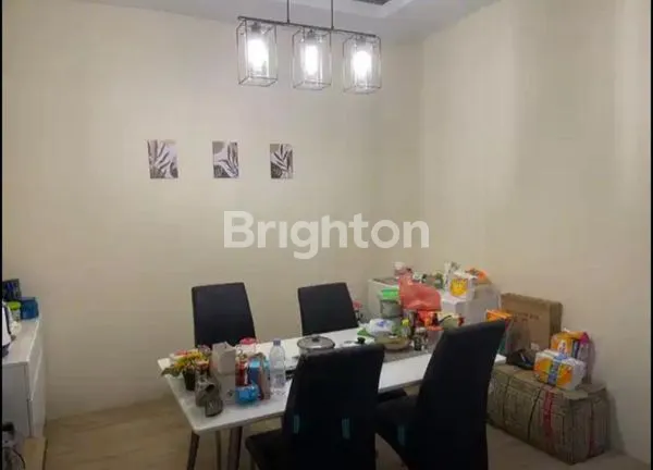 image RUMAH 2 LANTAI DI TAMAN ANGGREK GENTAN  (4)