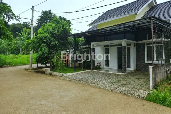 image RUMAH BAGUS STRATEGIS DI BOJONG SARI DEPOK (3)