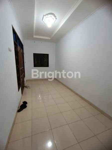 image DIJUAL RUMAH SIAP HUNI DEKAT LRT DAN PAKUWON PEKAYON DI SURYA MANDALA BEKASI SELATAN (3)