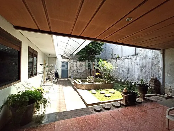 image RUMAH MEWAH DENGAN KUSEN KAYU JATI NOL JALAN RAYA (3)