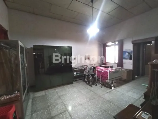 image RUMAH MEWAH DENGAN KUSEN KAYU JATI NOL JALAN RAYA (6)