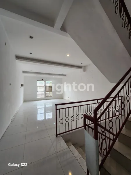 image RUKO 3 LANTAI MANYAR KERTAADI, 225M² (4)