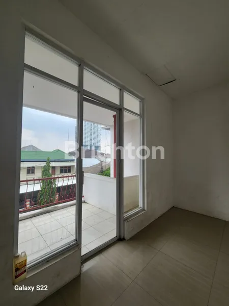 image RUKO 3 LANTAI MANYAR KERTAADI, 225M² (6)