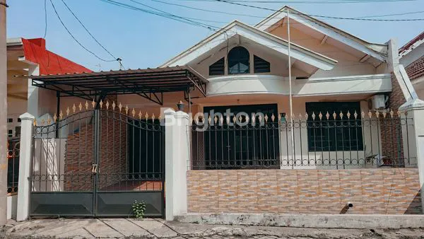 image DIJUAL RUMAH TERAWAT DAN LUAS, ADA HALAMAN BELAKANG (1)