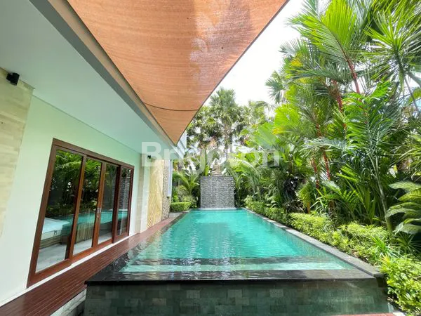 LUXURY TROPICAL VILLA WITH PRIVATE POOL & OPEN LIVING SPACES IN ONE GATE CLUSTER