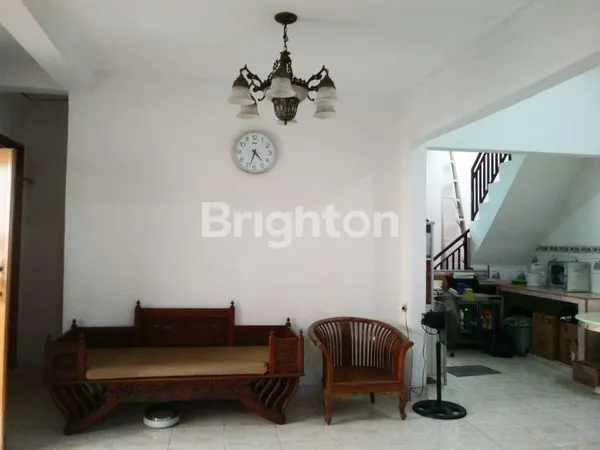 image JUAL CEPAT RUMAH HOEK PINGGIR JALAN (4)