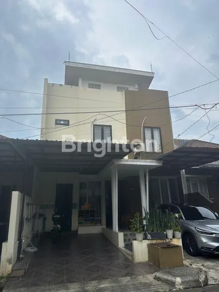 image RUMAH 2 LANTAI SIAP HUNI DEKAT PINTU GERBANG TOL DI TANAH SAREAL (1)