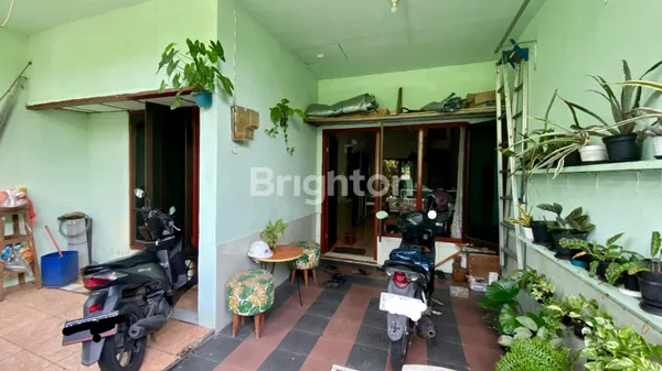 image RUMAH SECOND TERAWAT STRATEGIS LEBAK TIMUR DEKAT TAMBAKSARI KAPASAN KENJERAN PLOSO BRONGGALAN MERR DHARMAHUSADA GALAXYMALL UNAIR GUBENG TENGAH KOTA SBY (2)