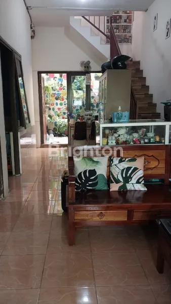 image RUMAH SECOND TERAWAT STRATEGIS LEBAK TIMUR DEKAT TAMBAKSARI KAPASAN KENJERAN PLOSO BRONGGALAN MERR DHARMAHUSADA GALAXYMALL UNAIR GUBENG TENGAH KOTA SBY (4)