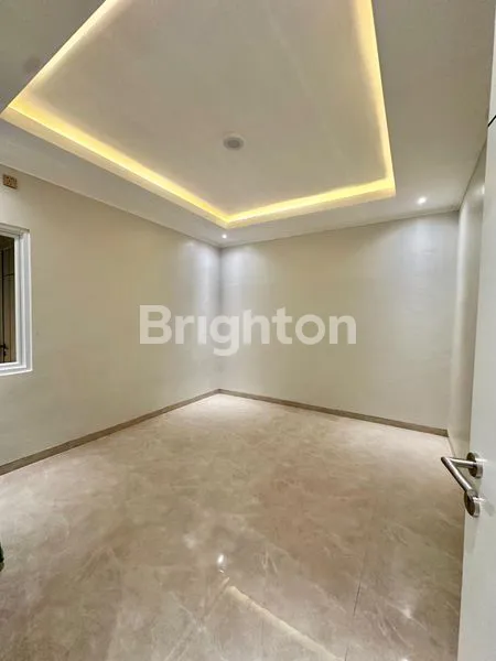 image RUMAH MEWAH 2 LANTAI DI METLAND TRANSYOGI (3)