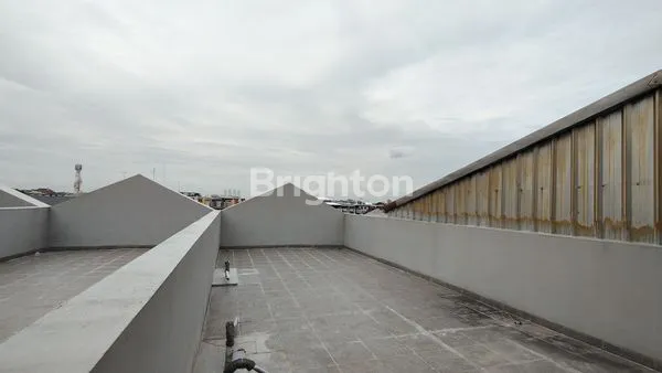 image RUMAH BARU MINIMALIS MODERN 3,5 LANTAI DI JELAMBAR, JAKARTA BARAT (5)