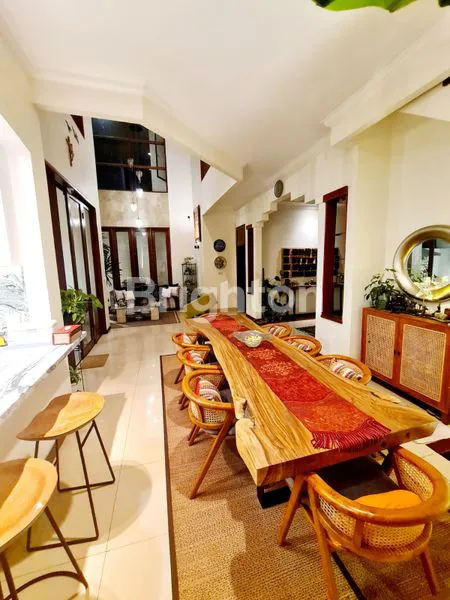 image SERASA LIBURAN DI BALI... RUMAH TROPICAL STYLE  CANTIK ASRI TERAWAT DG KOLAM RENANG  (3)