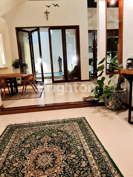 image SERASA LIBURAN DI BALI... RUMAH TROPICAL STYLE  CANTIK ASRI TERAWAT DG KOLAM RENANG  (4)