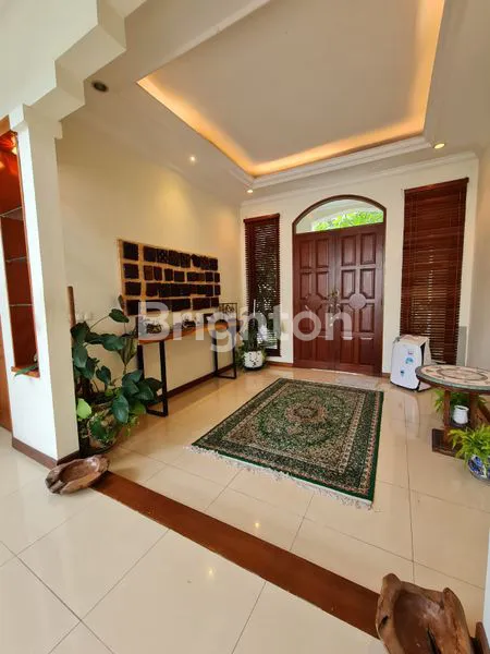 image SERASA LIBURAN DI BALI... RUMAH TROPICAL STYLE  CANTIK ASRI TERAWAT DG KOLAM RENANG  (2)