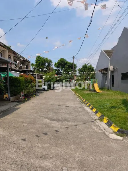 image RUMAH SIAP HUNI DALAM CLUSTER ONE GATE SISTEM HANYA 10 MENIT KE STASIUN DAN MALL SUMMARECON BEKASI (7)