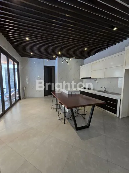 image RUMAH FULL FURNISHED 3 LANTAI DENGAN VIEW PEGUNUNGAN DAN PRIVATE POOL  (7)