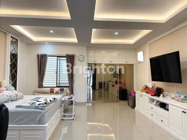 image RUMAH 2,5 LANTAI MODERN DI GREENLAKE CITY (4)