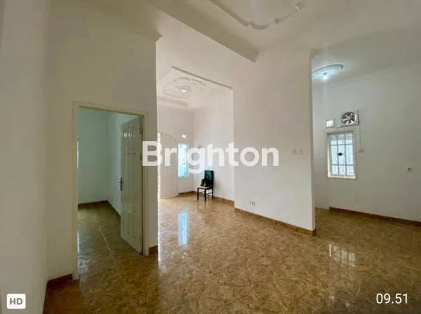 image DIJUAL RUMAH CANTIK TENGAH KOTA BERNUANSA MINIMALIS LOKASI DALAM PERUMAHAN SEPINGGAN PRATAMA AMAN NYAMAN HARGA NEGO (2)