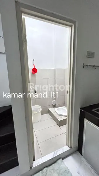 image RUMAH CANTIK 3 LANTAI SIAP HUNI HAYAM WURUK (8)