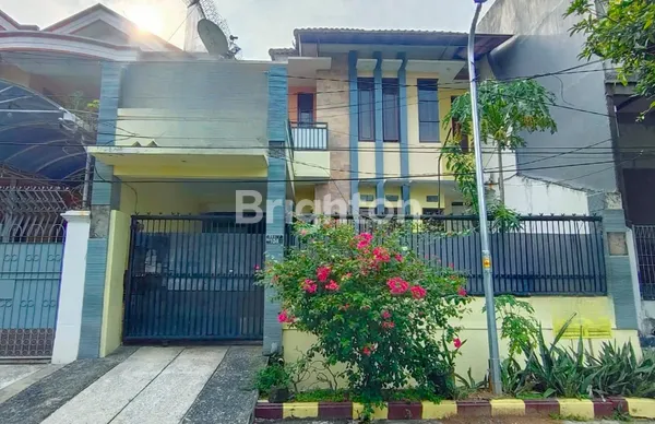 DIJUAL RUMAH, 2 LANTAI, TURUN HARGA LAGI, DARI 2,9 M, MENJADI 2,6 SEKARANG 2,4 M, LOKASI TENGGER SURABAYA BARAT, STRATEGIS, DEKAT AKSES JALAN UTAMA