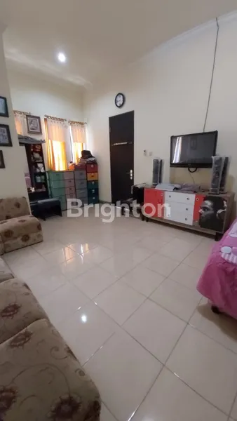 image DIJUAL RUMAH, 2 LANTAI, TURUN HARGA LAGI, DARI 2,9 M, MENJADI 2,6 SEKARANG 2,4 M, LOKASI TENGGER SURABAYA BARAT, STRATEGIS, DEKAT AKSES JALAN UTAMA  (6)