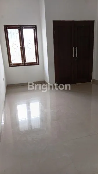 image RUKO 2 LANTAI SIAP PAKAI DI WARUNG SILAH – LOKASI RAMAI, PARKIRAN LUAS & COCOK SEGALA JENIS USAHA! (3)