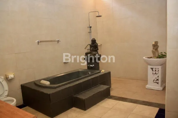 image CUMA BAWA KOPER! RUMAH 3 KAMAR DI SANUR – LOKASI PREMIUM KUTA LESTARI, LANGSUNG NIKMATI BALI! (6)