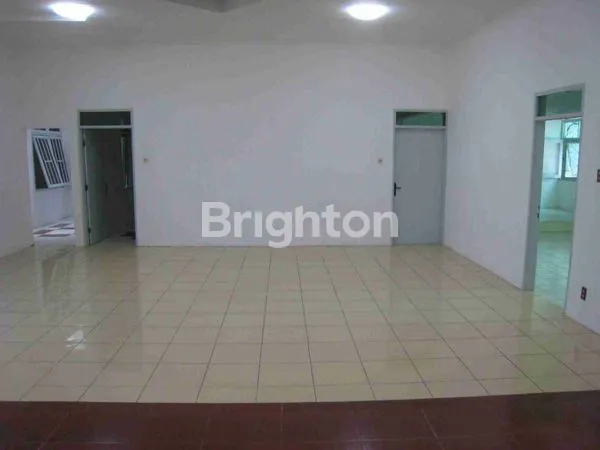 image RUMAH MEWAH 2 LANTAI DI TAMAN ARIES (2)