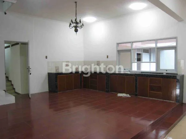 image RUMAH MEWAH 2 LANTAI DI TAMAN ARIES (7)