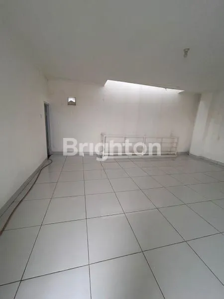 image RUKO 2 GANDENG LEBAR DEPAN JALAN RAYA UTAMA  CILEDUG TANGERANG (3)