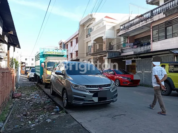 image PROPERTI PROSPEKTIF DI AREA RAMAI MAKASSAR (AREA PASAR TERONG) – SIAP PAKAI UNTUK BERBAGAI USAHA (6)