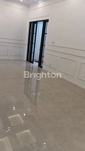 image RUMAH MEWAH 3 LANTAI BERGAYA EROPA DI SEIKA RESIDENCE – LOKASI STRATEGIS, BALCONY VIEW, & PREMIUM DETAILS (6)