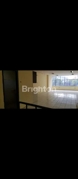 image RUKO 3 LANTAI + BASEMENT WOLTER MONGINSIDI – DIJUAL 6M / SEWA 360JT/TAHUN (4)