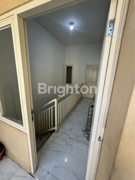 image RUMAH KOS KUTISARI SIAP PAKAI STRATEGIS DEKAT UK PETRA (3)