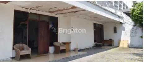image RUMAH HOOK LUAS DI PUSAT KOTA SURABAYA – HITUNG TANAH, DEKAT PETEMON, LT 795M² (1)