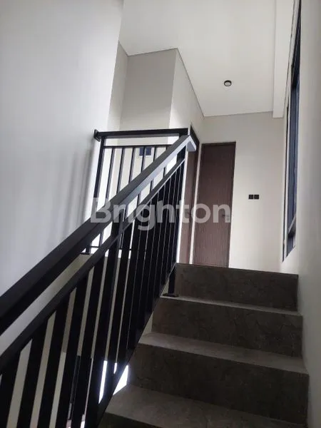 image RUMAH BARU 2 UNIT GRESS DI SEMAMPIR TENGAH HANYA SELISIH 3 RUMAH LANGSUNG JARA RAYA MERR (5)