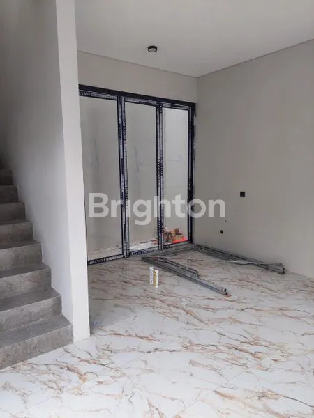 image RUMAH BARU 2 UNIT GRESS DI SEMAMPIR TENGAH HANYA SELISIH 3 RUMAH LANGSUNG JARA RAYA MERR (4)